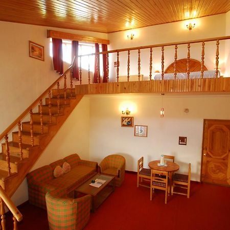 Clifftop Club Auli Joshīmath Екстериор снимка