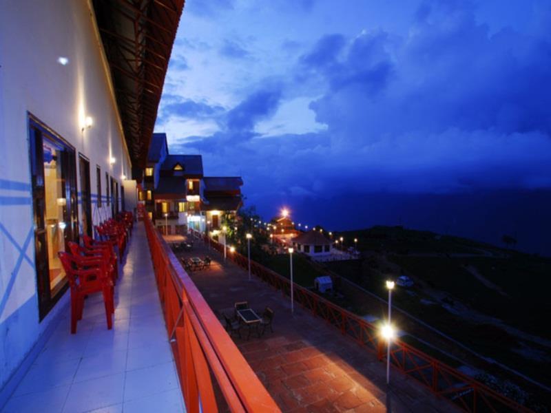 Clifftop Club Auli Joshīmath Екстериор снимка