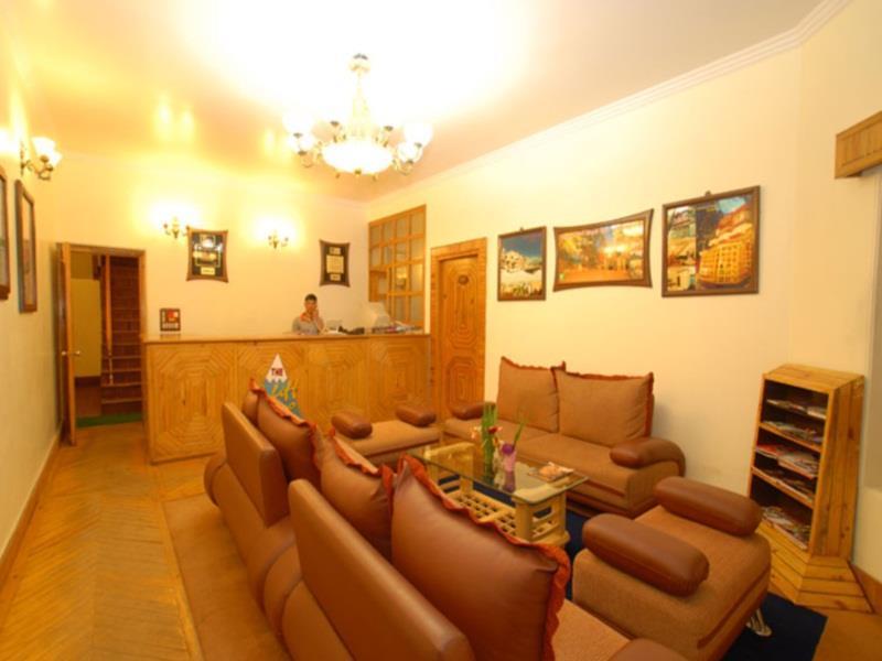 Clifftop Club Auli Joshīmath Екстериор снимка