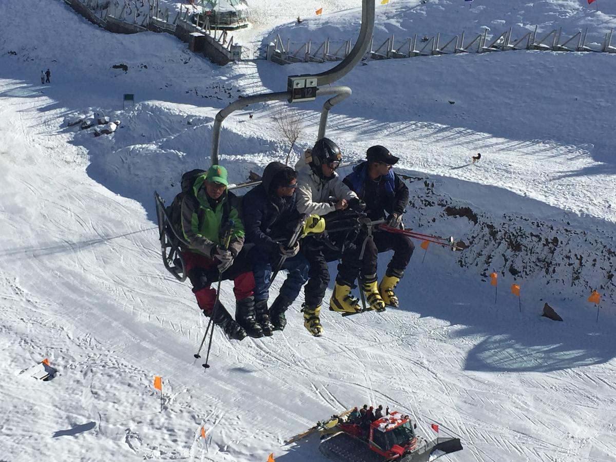 Clifftop Club Auli Joshīmath Екстериор снимка