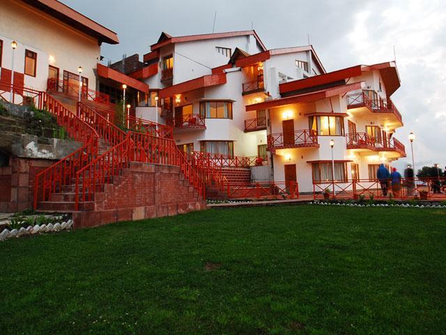 Clifftop Club Auli Joshīmath Екстериор снимка